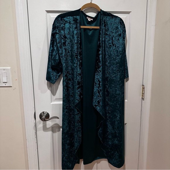 lularoe Shirley kimono 
Waterfall draped front crushed velvet - Picture 3 of 5